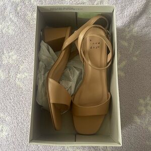7.5 Nude Heels - Very Comfortable - NEW - NEVER WORN